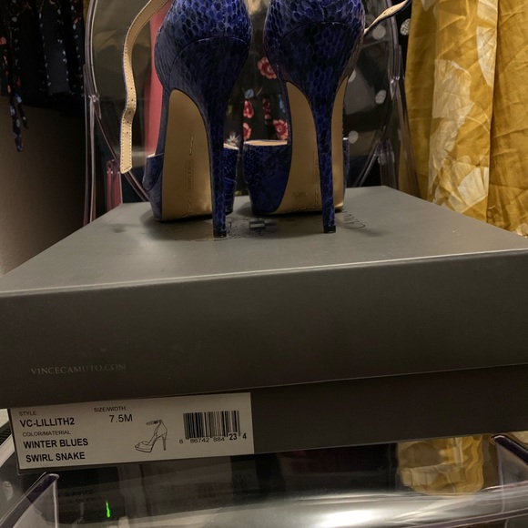 Blue snake print heels - worn 1 time to a wedding - Picture 3 of 4